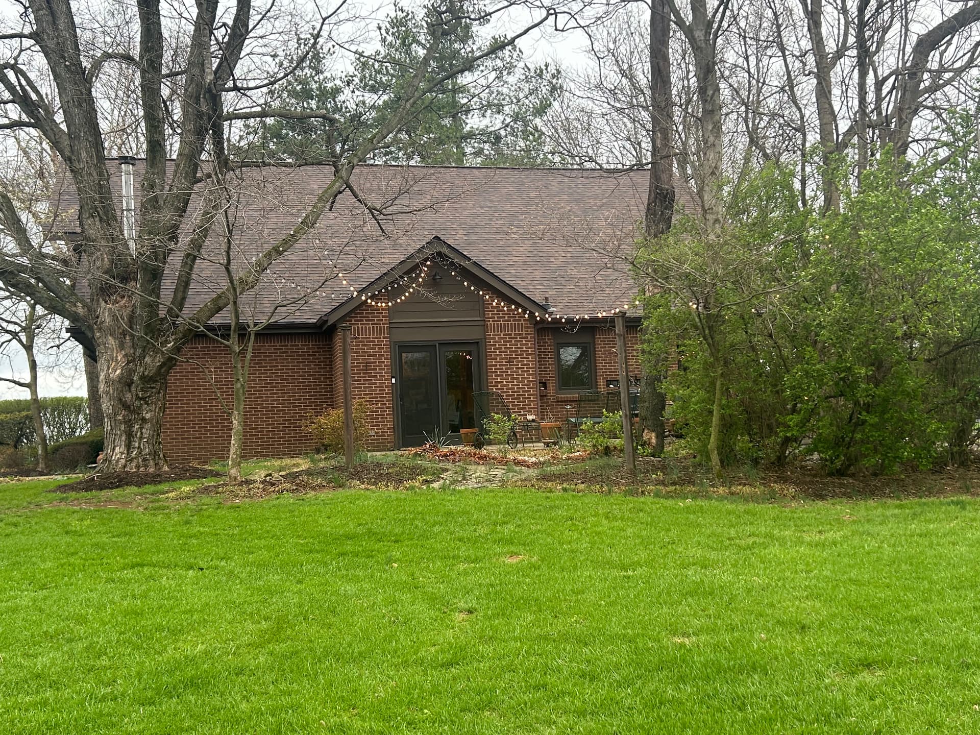 Gallery photos for Top-Notch Roof Replacement for a Classic Home: Image #1