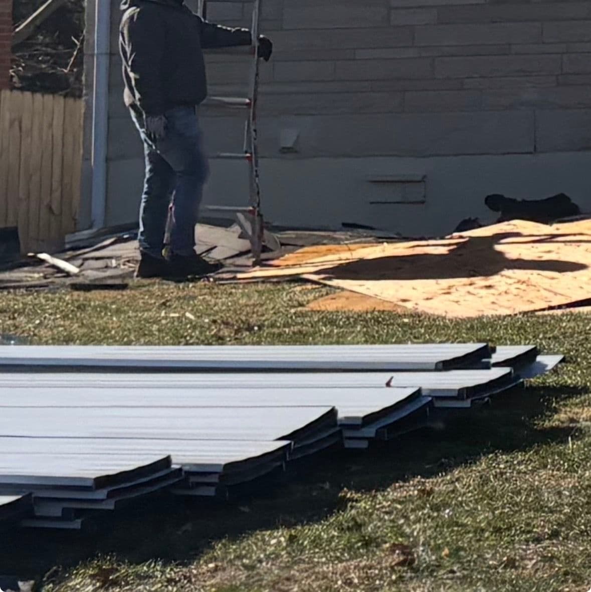 Gallery photos for Efficient Metal Roof Installation with Onsite Rolling: Image #2