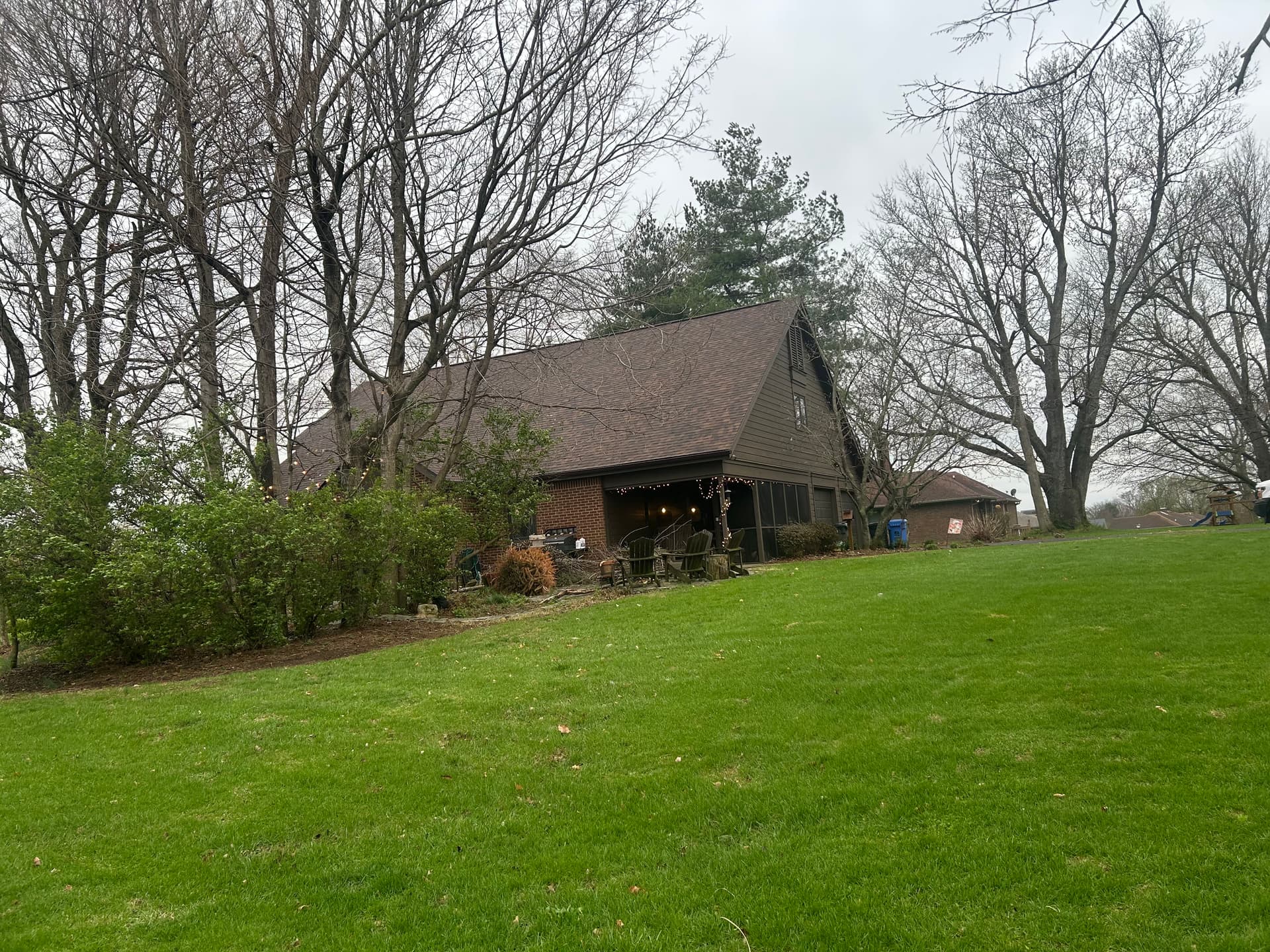 Top-Notch Roof Replacement for a Classic Home image