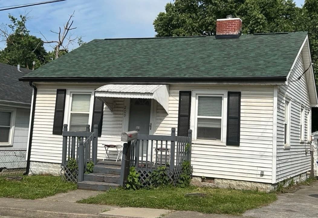 Owens Corning Château Green Shingles with Black Gutters image